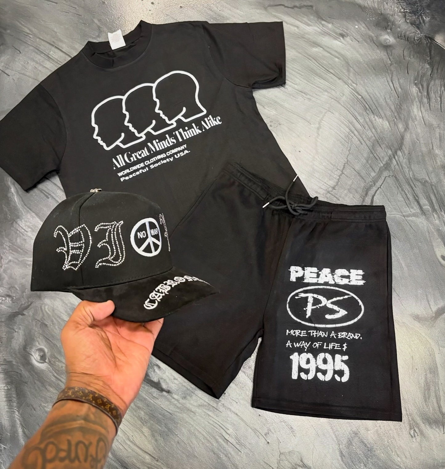 Black ‘Great Minds Think Alike’ T-Shirt